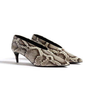 Zapatos de tacón bajo con punta afilada y corte en V, con estampado de serpiente
