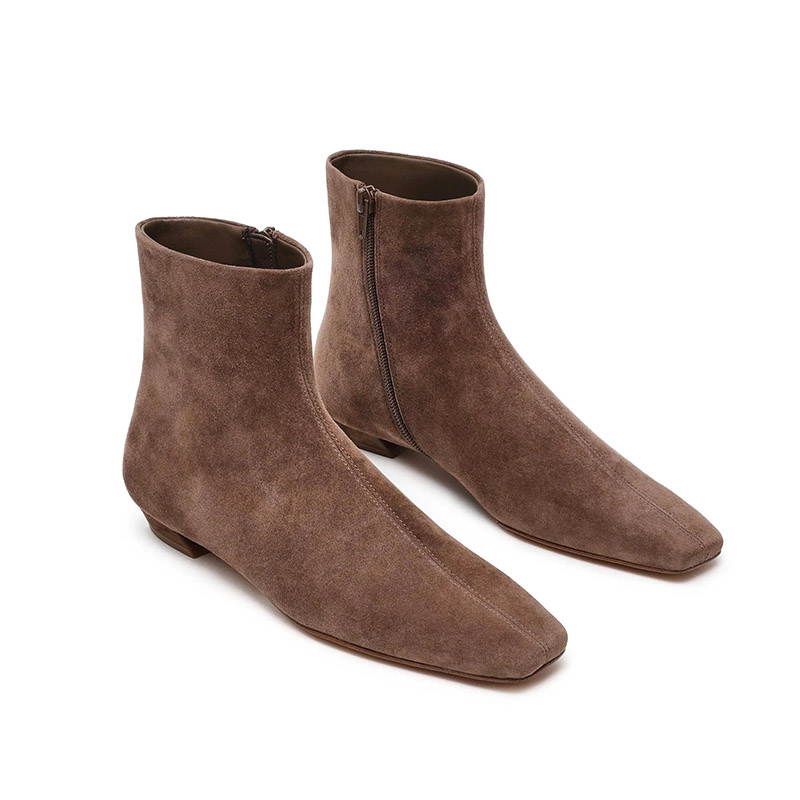 Bottines en daim taupe à bout carré et talon bloc bas