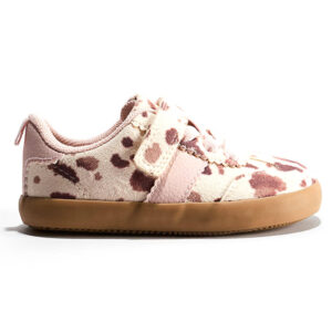 Tenis casuales para niños color crema con bordado de cerezas y velcro