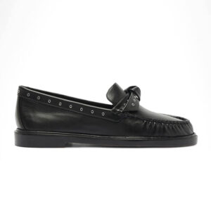 Mocasines de cuero negro suave con detalle de nudo, ribete con ojales y empeine fruncido