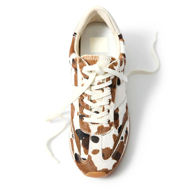 Tenis retro con cordones y estampado de vaca